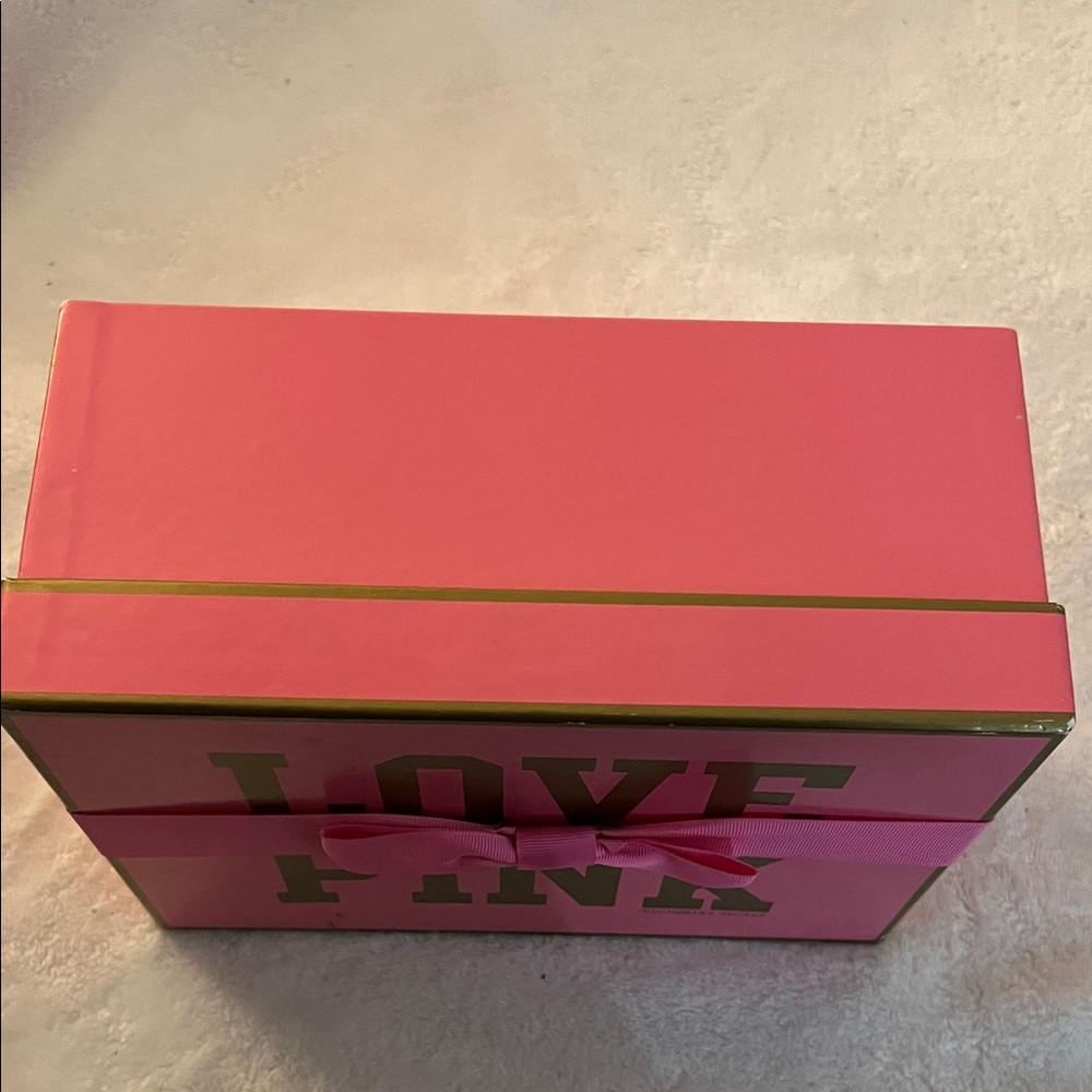 Limited Edition Victoria’s Secret PINK “Billion Dollar Dog” collectible - Picture 15 of 17